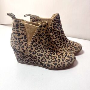 Toms Womens Beige Kelsey Leopard Print Suede Bootie Ankle Boots Wedge He…